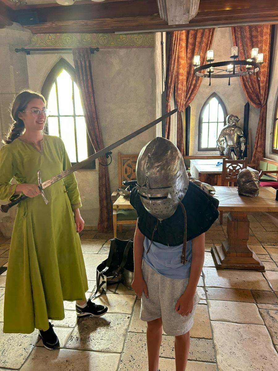 Zdjęcie w galerii na portalu naszraciborz.pl: Lato z RCK na wycieczce w Warowni Rycerzy Pszczyńskich wiadomości z regionu