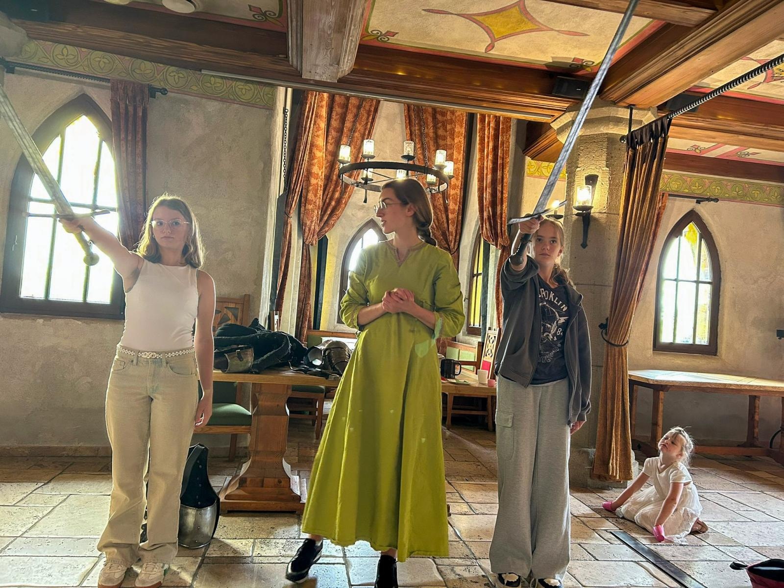 Zdjęcie w galerii na portalu naszraciborz.pl: Lato z RCK na wycieczce w Warowni Rycerzy Pszczyńskich wiadomości z regionu