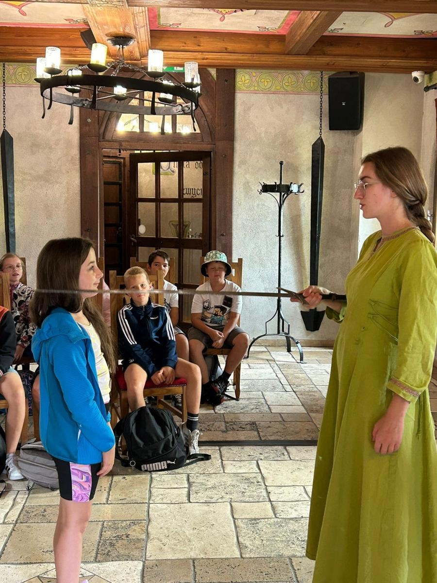 Zdjęcie w galerii na portalu naszraciborz.pl: Lato z RCK na wycieczce w Warowni Rycerzy Pszczyńskich wiadomości z regionu