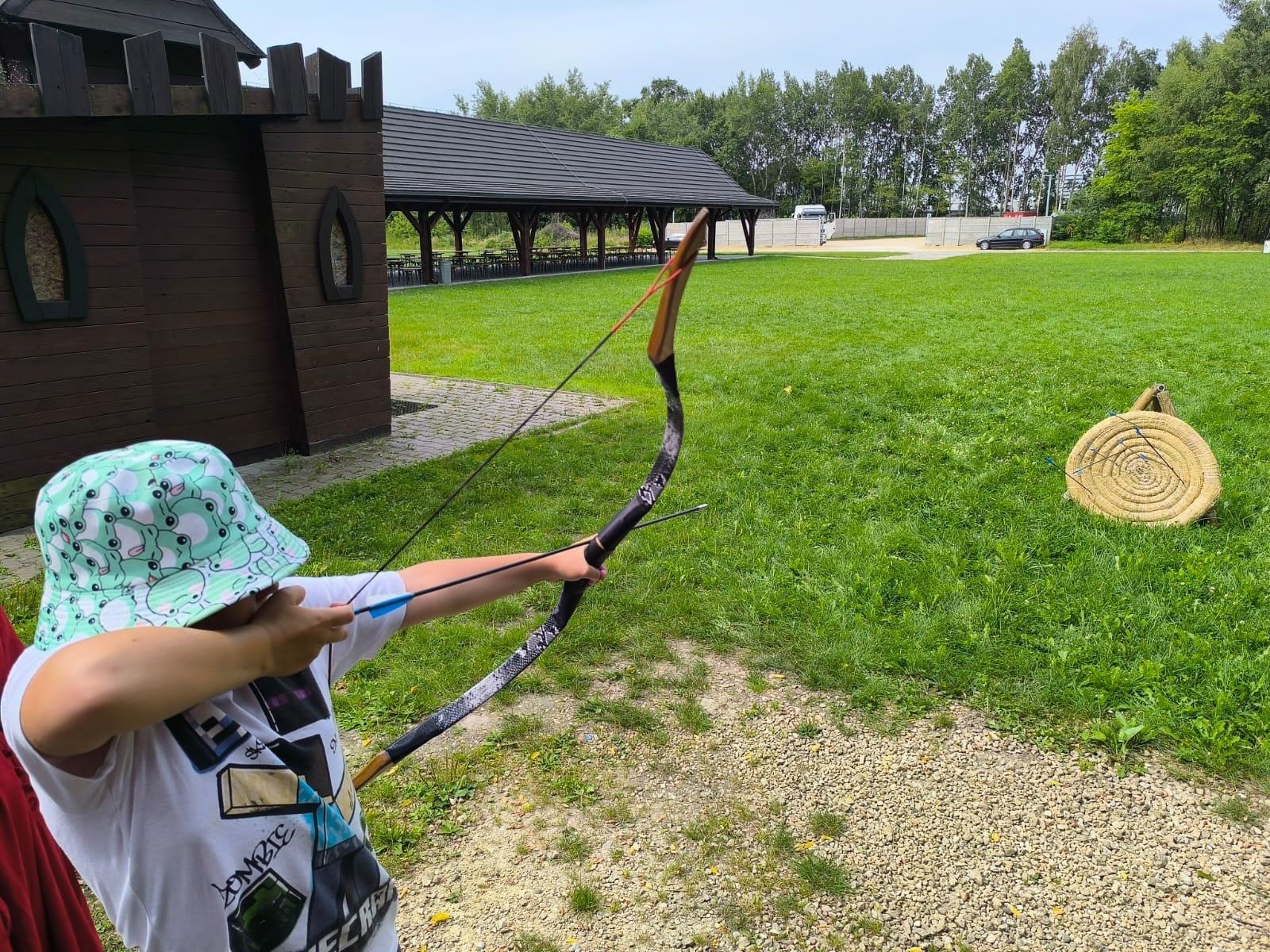 Zdjęcie w galerii na portalu naszraciborz.pl: Lato z RCK na wycieczce w Warowni Rycerzy Pszczyńskich wiadomości z regionu