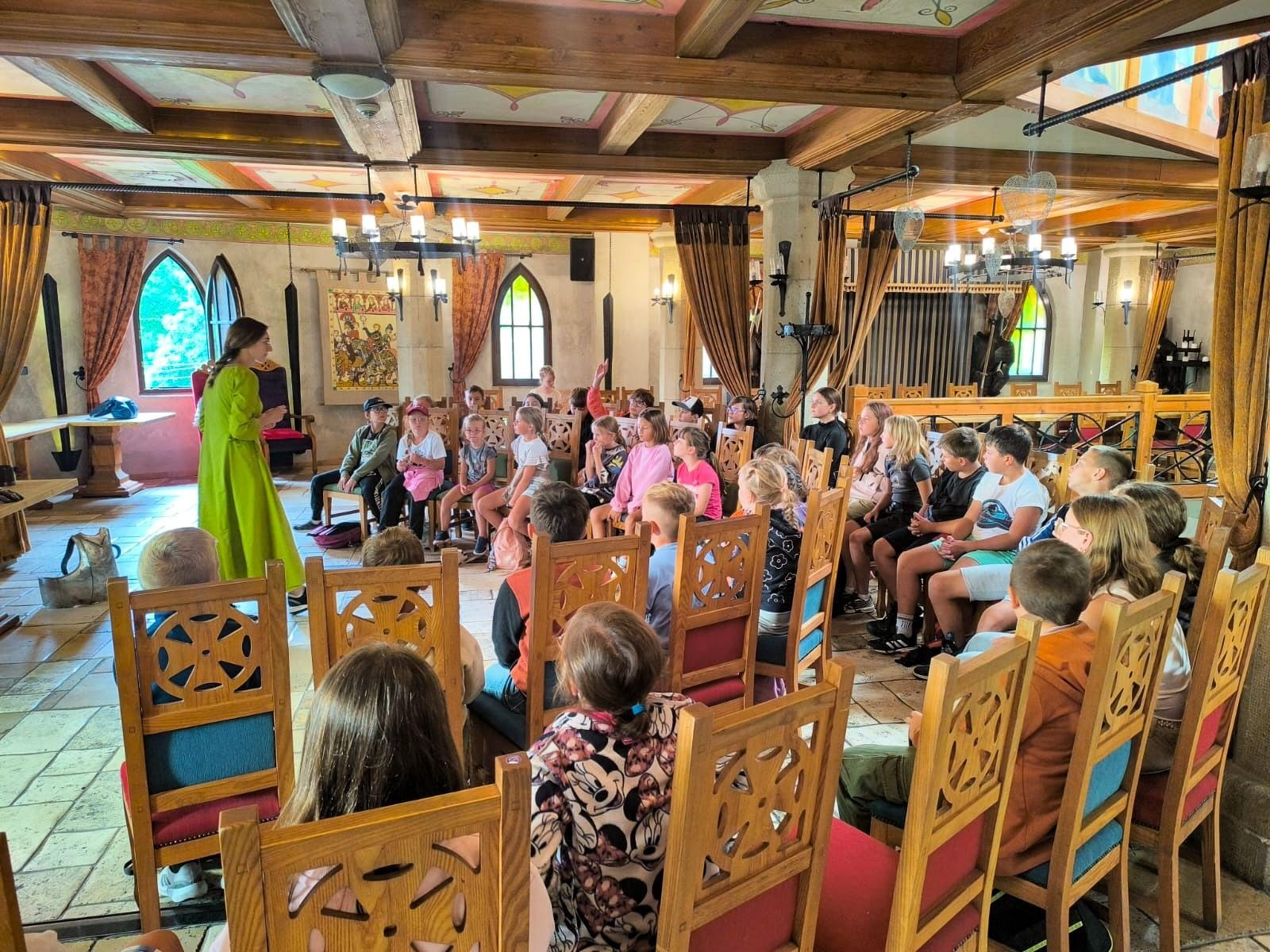 Zdjęcie w galerii na portalu naszraciborz.pl: Lato z RCK na wycieczce w Warowni Rycerzy Pszczyńskich wiadomości z regionu