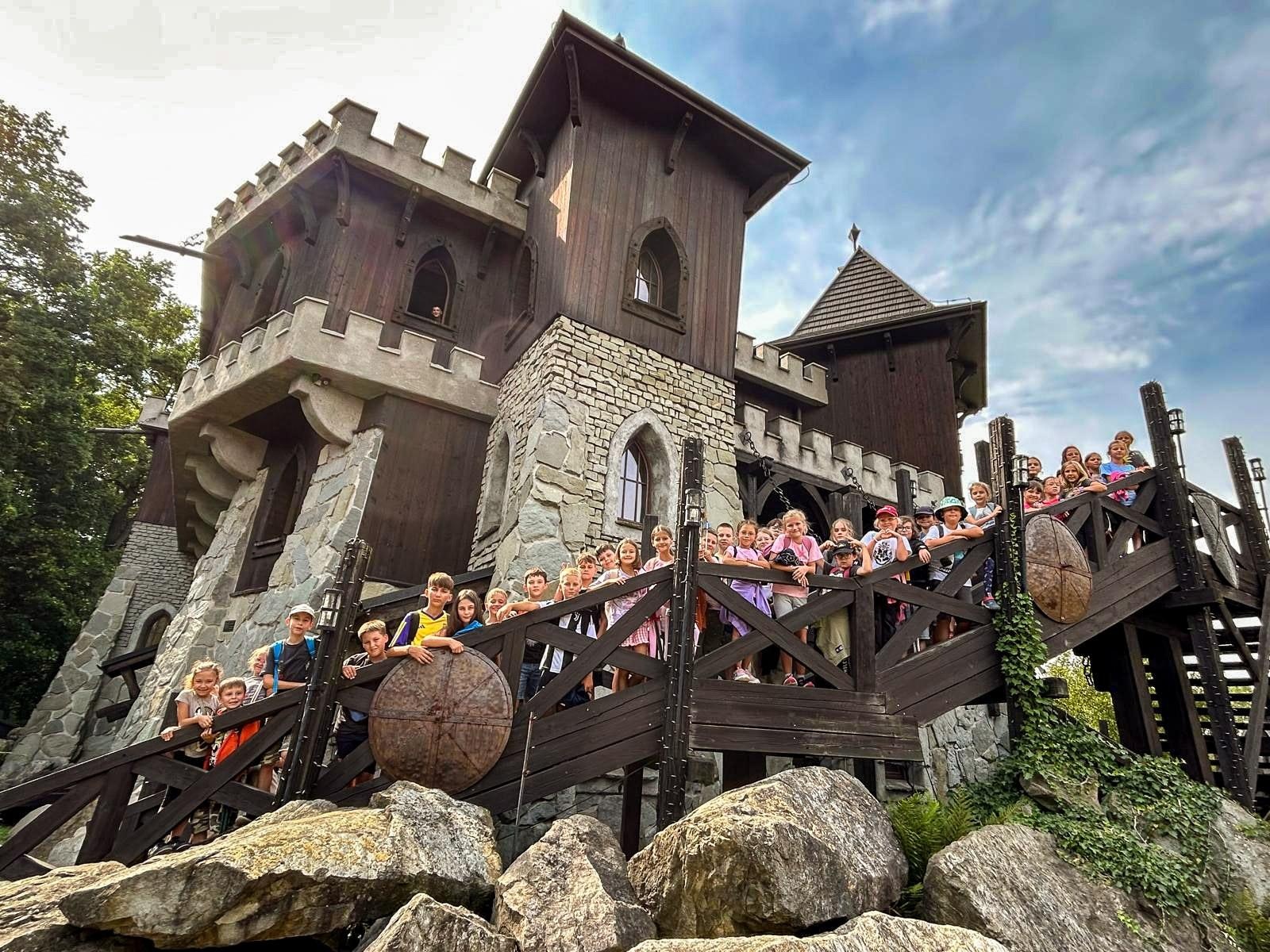 Zdjęcie w galerii na portalu naszraciborz.pl: Lato z RCK na wycieczce w Warowni Rycerzy Pszczyńskich wiadomości z regionu
