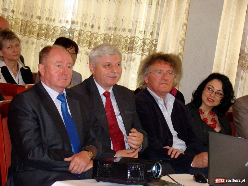 Zdjęcie w galerii na portalu naszraciborz.pl: Małe jest piękne, ale duży może więcej wiadomości z regionu