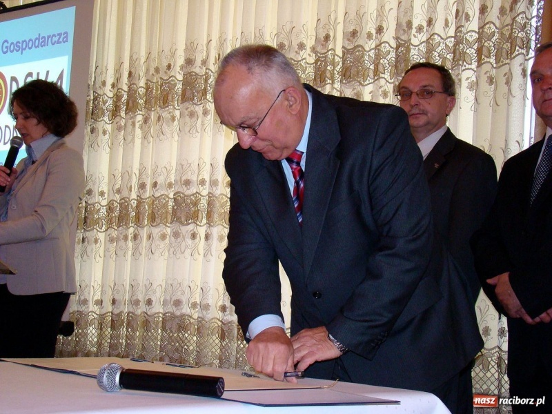 Zdjęcie w galerii na portalu naszraciborz.pl: Małe jest piękne, ale duży może więcej wiadomości z regionu