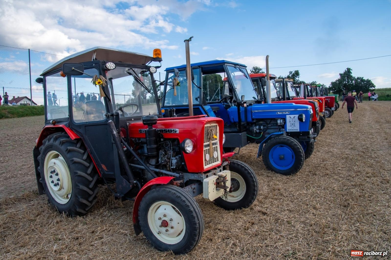 Zdjęcie w galerii na portalu naszraciborz.pl: Zmagania rolniczych potworów, czyli trzydziestki kontra sześćdziesiątki w Bolesławiu [FOTO i WIDEO] wiadomości z regionu