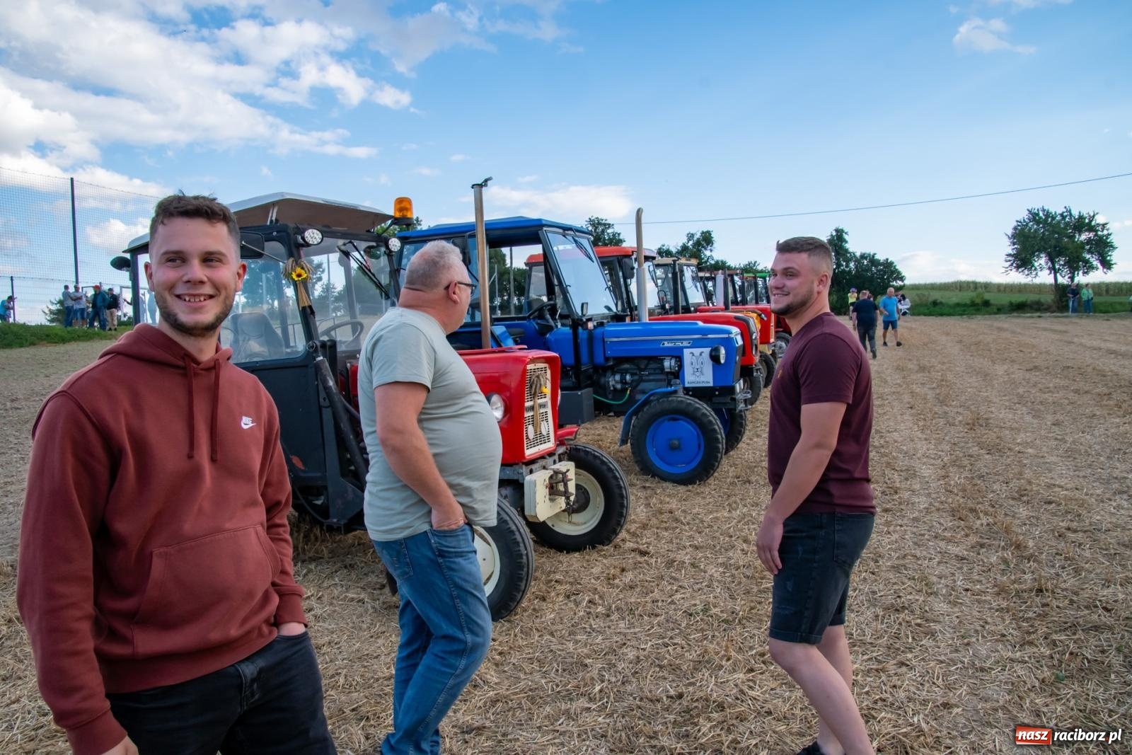 Zdjęcie w galerii na portalu naszraciborz.pl: Zmagania rolniczych potworów, czyli trzydziestki kontra sześćdziesiątki w Bolesławiu [FOTO i WIDEO] wiadomości z regionu