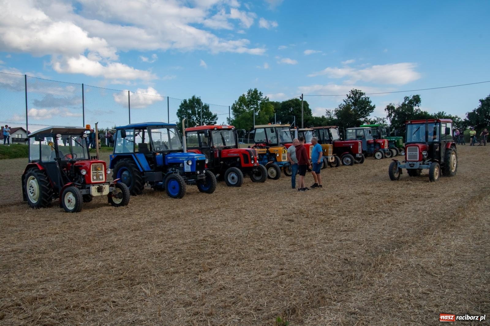 Zdjęcie w galerii na portalu naszraciborz.pl: Zmagania rolniczych potworów, czyli trzydziestki kontra sześćdziesiątki w Bolesławiu [FOTO i WIDEO] wiadomości z regionu
