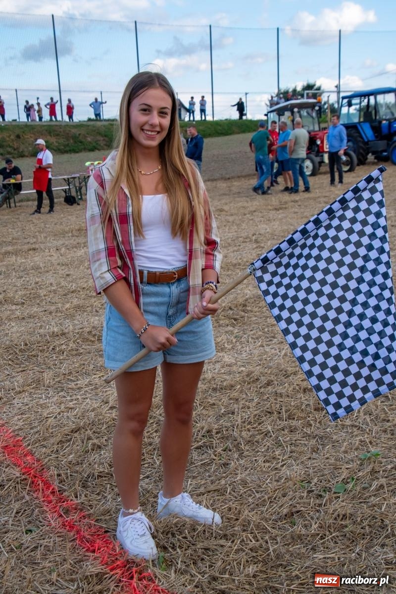 Zdjęcie w galerii na portalu naszraciborz.pl: Zmagania rolniczych potworów, czyli trzydziestki kontra sześćdziesiątki w Bolesławiu [FOTO i WIDEO] wiadomości z regionu