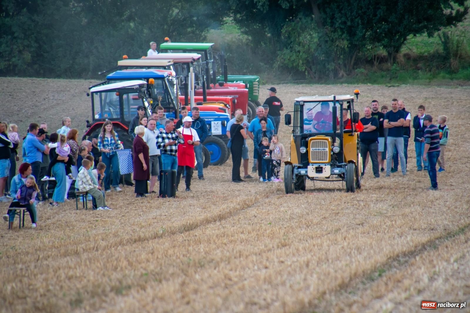Zdjęcie w galerii na portalu naszraciborz.pl: Zmagania rolniczych potworów, czyli trzydziestki kontra sześćdziesiątki w Bolesławiu [FOTO i WIDEO] wiadomości z regionu