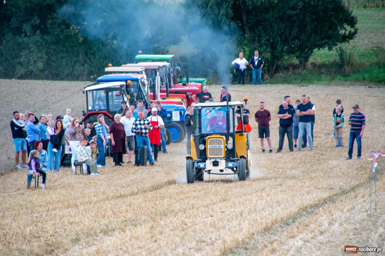 Zdjęcie w galerii na portalu naszraciborz.pl: Zmagania rolniczych potworów, czyli trzydziestki kontra sześćdziesiątki w Bolesławiu [FOTO i WIDEO] wiadomości z regionu