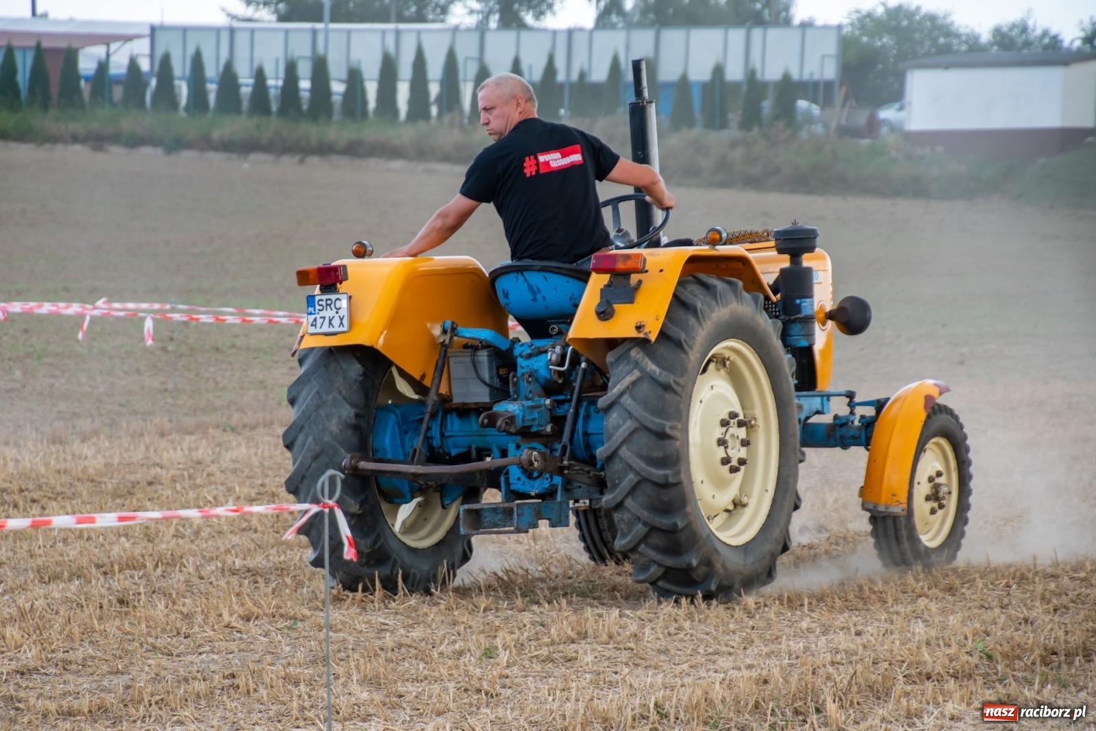 Zdjęcie w galerii na portalu naszraciborz.pl: Zmagania rolniczych potworów, czyli trzydziestki kontra sześćdziesiątki w Bolesławiu [FOTO i WIDEO] wiadomości z regionu