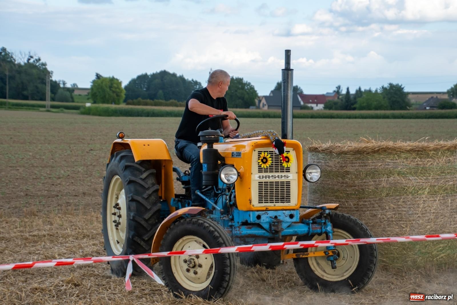 Zdjęcie w galerii na portalu naszraciborz.pl: Zmagania rolniczych potworów, czyli trzydziestki kontra sześćdziesiątki w Bolesławiu [FOTO i WIDEO] wiadomości z regionu