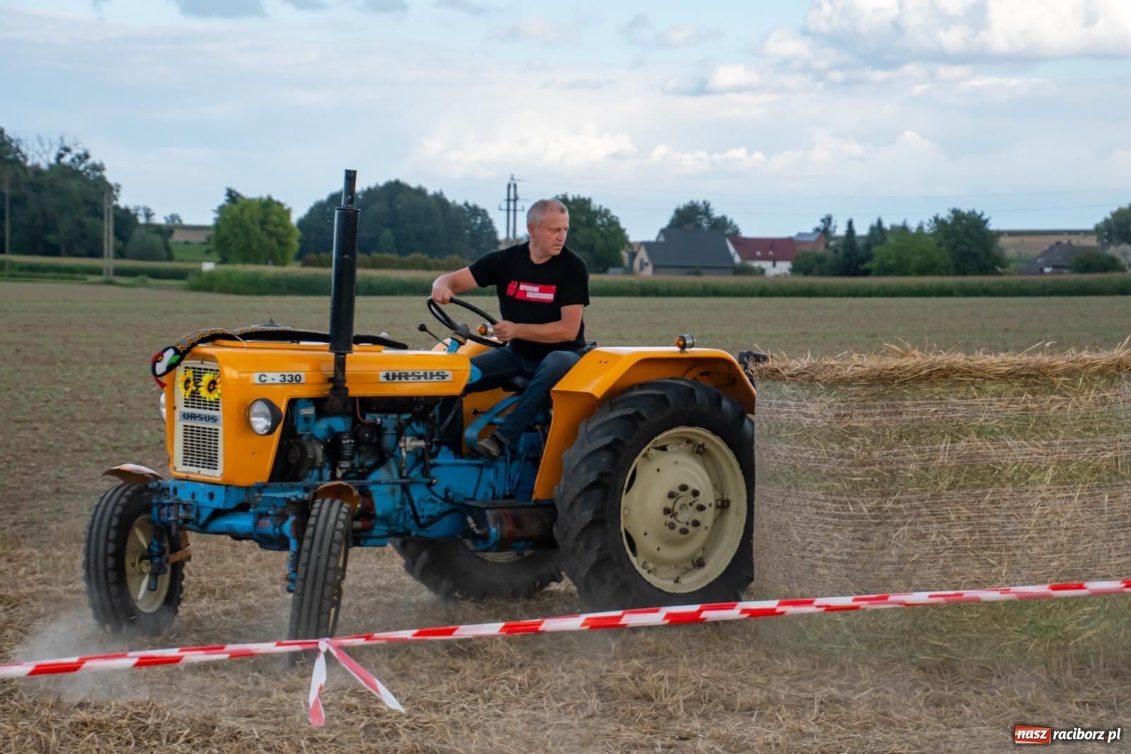 Zdjęcie w galerii na portalu naszraciborz.pl: Zmagania rolniczych potworów, czyli trzydziestki kontra sześćdziesiątki w Bolesławiu [FOTO i WIDEO] wiadomości z regionu