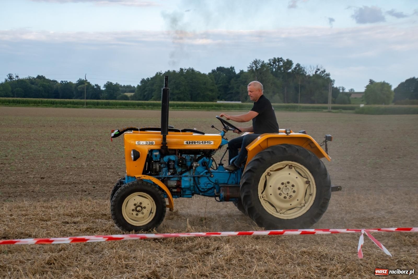 Zdjęcie w galerii na portalu naszraciborz.pl: Zmagania rolniczych potworów, czyli trzydziestki kontra sześćdziesiątki w Bolesławiu [FOTO i WIDEO] wiadomości z regionu