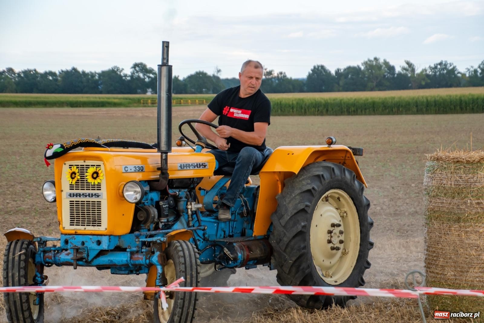 Zdjęcie w galerii na portalu naszraciborz.pl: Zmagania rolniczych potworów, czyli trzydziestki kontra sześćdziesiątki w Bolesławiu [FOTO i WIDEO] wiadomości z regionu