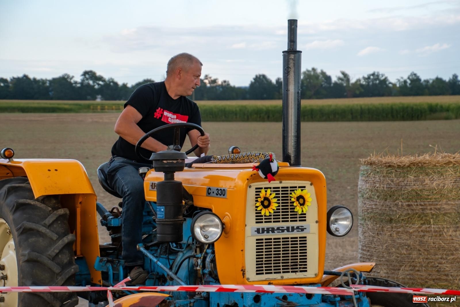 Zdjęcie w galerii na portalu naszraciborz.pl: Zmagania rolniczych potworów, czyli trzydziestki kontra sześćdziesiątki w Bolesławiu [FOTO i WIDEO] wiadomości z regionu