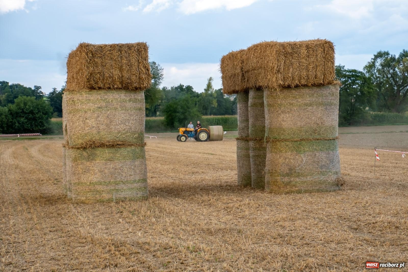 Zdjęcie w galerii na portalu naszraciborz.pl: Zmagania rolniczych potworów, czyli trzydziestki kontra sześćdziesiątki w Bolesławiu [FOTO i WIDEO] wiadomości z regionu