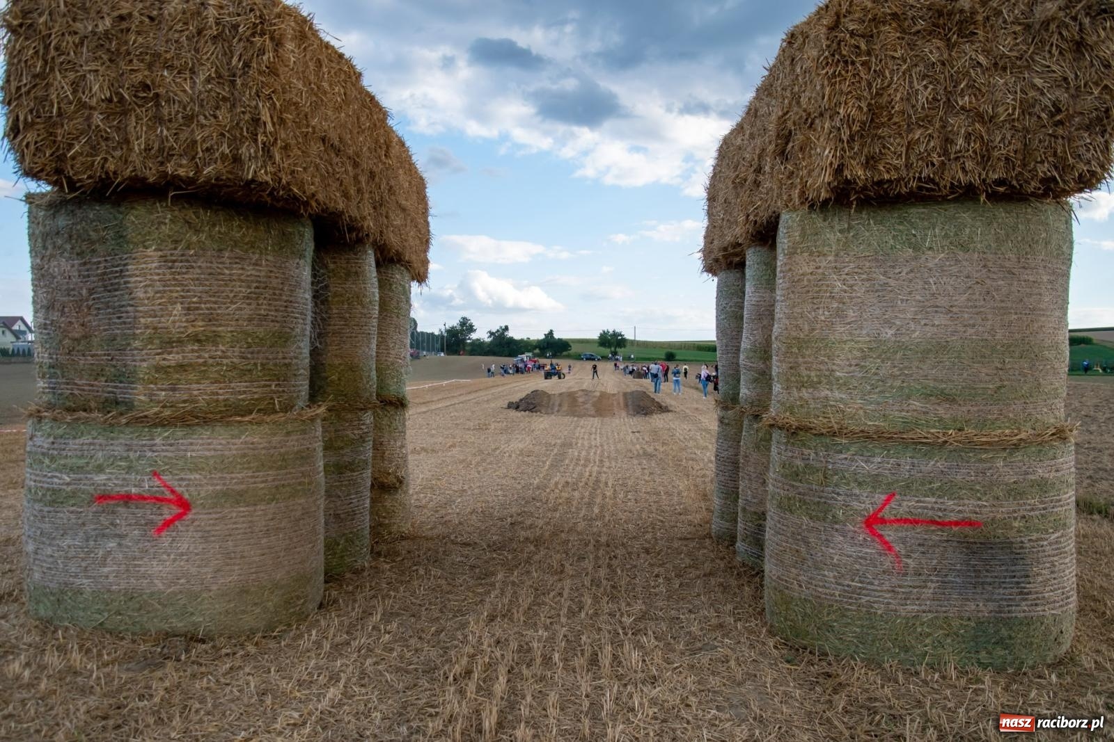 Zdjęcie w galerii na portalu naszraciborz.pl: Zmagania rolniczych potworów, czyli trzydziestki kontra sześćdziesiątki w Bolesławiu [FOTO i WIDEO] wiadomości z regionu