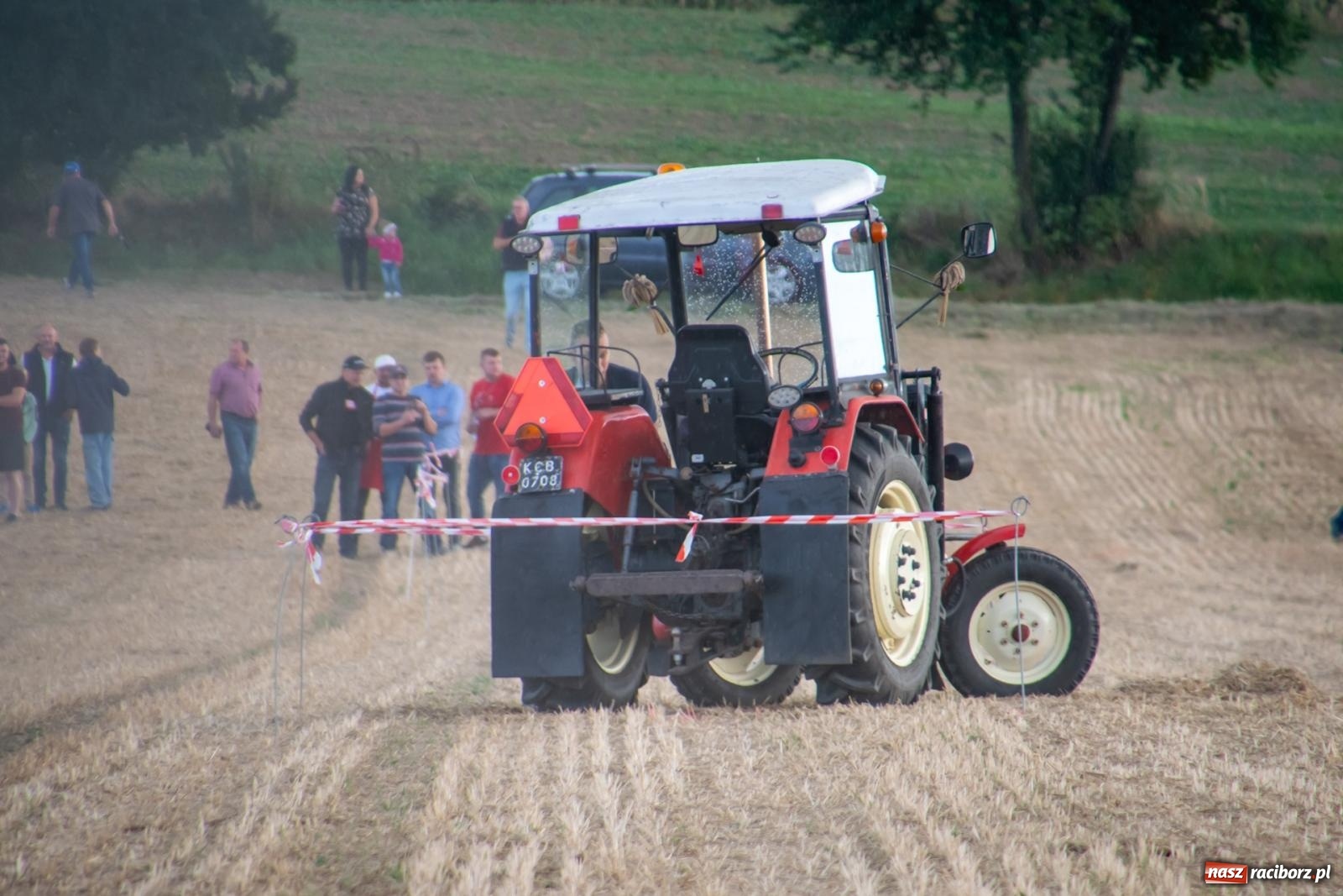 Zdjęcie w galerii na portalu naszraciborz.pl: Zmagania rolniczych potworów, czyli trzydziestki kontra sześćdziesiątki w Bolesławiu [FOTO i WIDEO] wiadomości z regionu