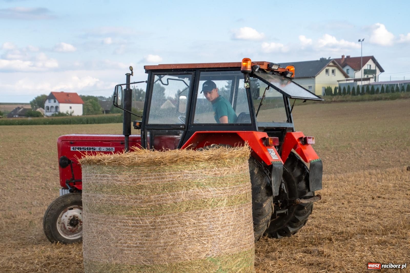 Zdjęcie w galerii na portalu naszraciborz.pl: Zmagania rolniczych potworów, czyli trzydziestki kontra sześćdziesiątki w Bolesławiu [FOTO i WIDEO] wiadomości z regionu