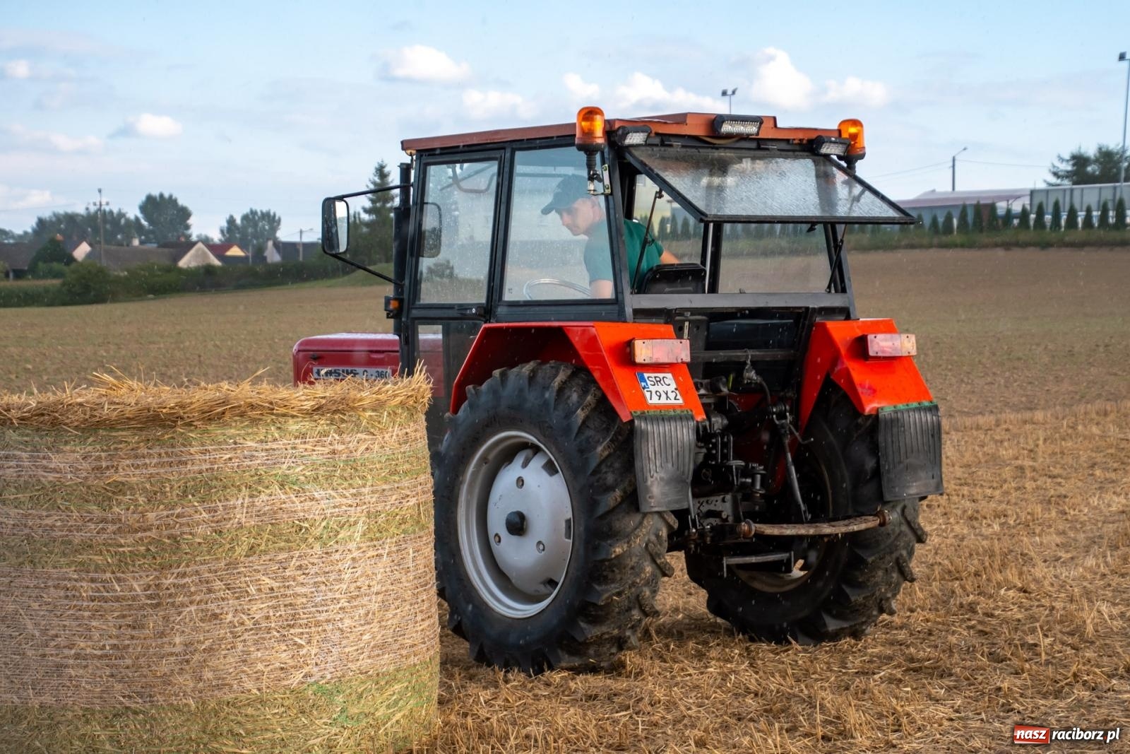 Zdjęcie w galerii na portalu naszraciborz.pl: Zmagania rolniczych potworów, czyli trzydziestki kontra sześćdziesiątki w Bolesławiu [FOTO i WIDEO] wiadomości z regionu