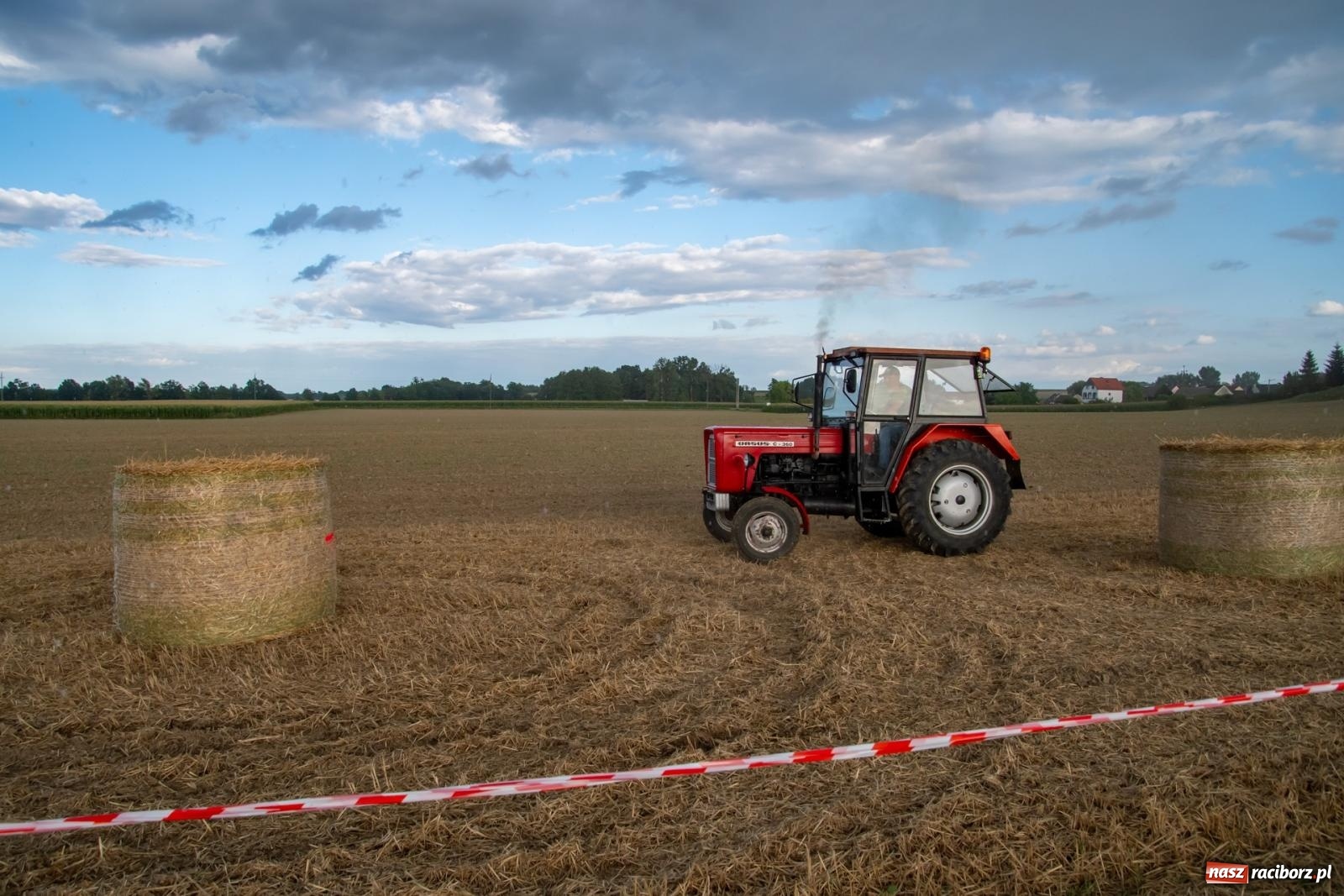 Zdjęcie w galerii na portalu naszraciborz.pl: Zmagania rolniczych potworów, czyli trzydziestki kontra sześćdziesiątki w Bolesławiu [FOTO i WIDEO] wiadomości z regionu