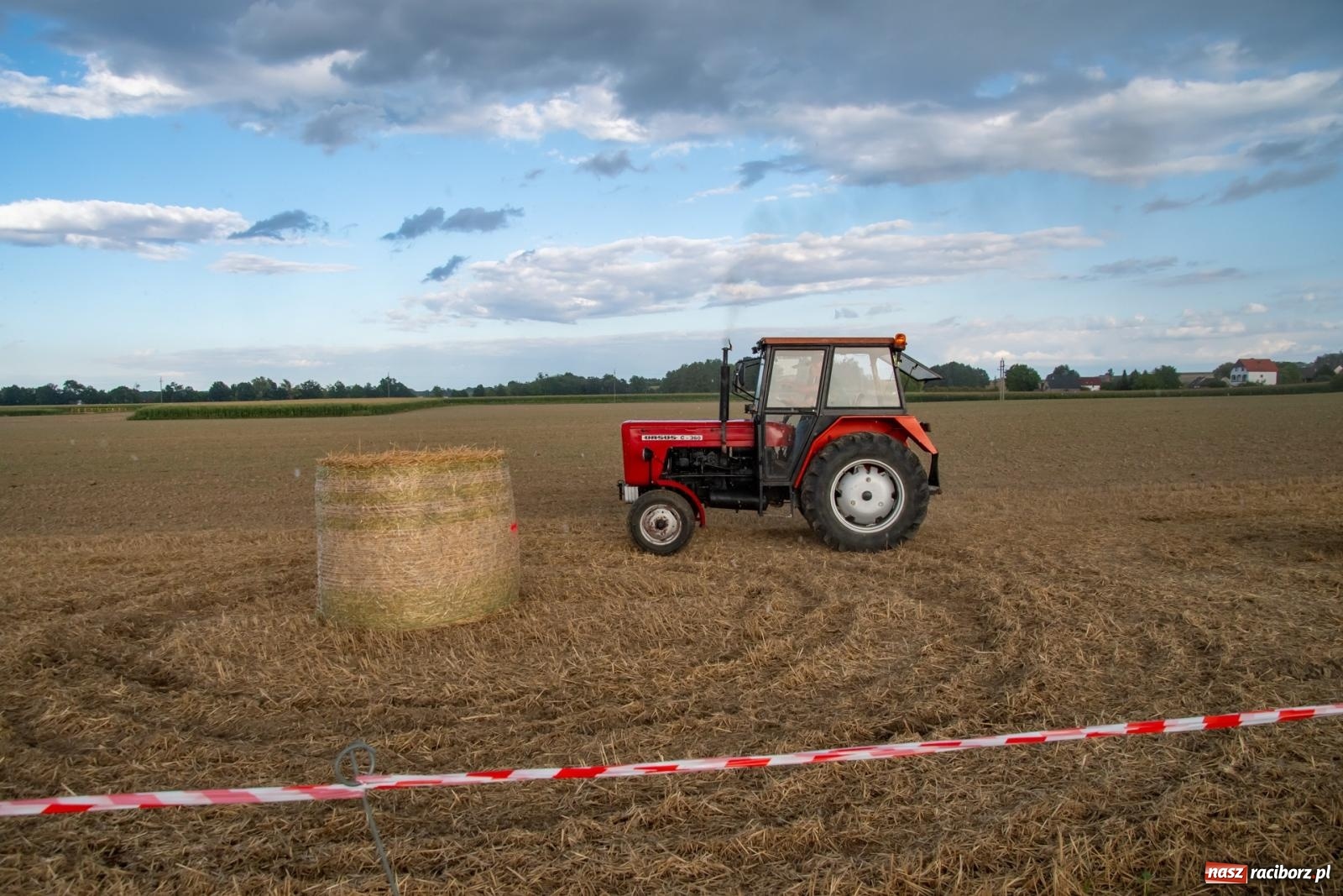 Zdjęcie w galerii na portalu naszraciborz.pl: Zmagania rolniczych potworów, czyli trzydziestki kontra sześćdziesiątki w Bolesławiu [FOTO i WIDEO] wiadomości z regionu