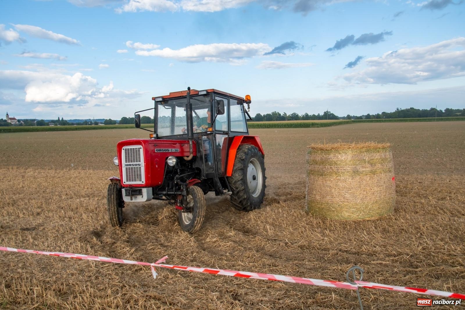 Zdjęcie w galerii na portalu naszraciborz.pl: Zmagania rolniczych potworów, czyli trzydziestki kontra sześćdziesiątki w Bolesławiu [FOTO i WIDEO] wiadomości z regionu