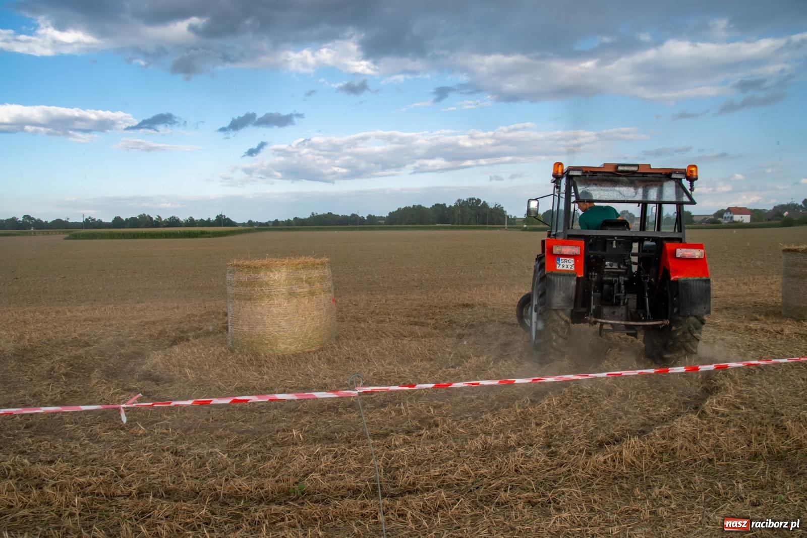 Zdjęcie w galerii na portalu naszraciborz.pl: Zmagania rolniczych potworów, czyli trzydziestki kontra sześćdziesiątki w Bolesławiu [FOTO i WIDEO] wiadomości z regionu