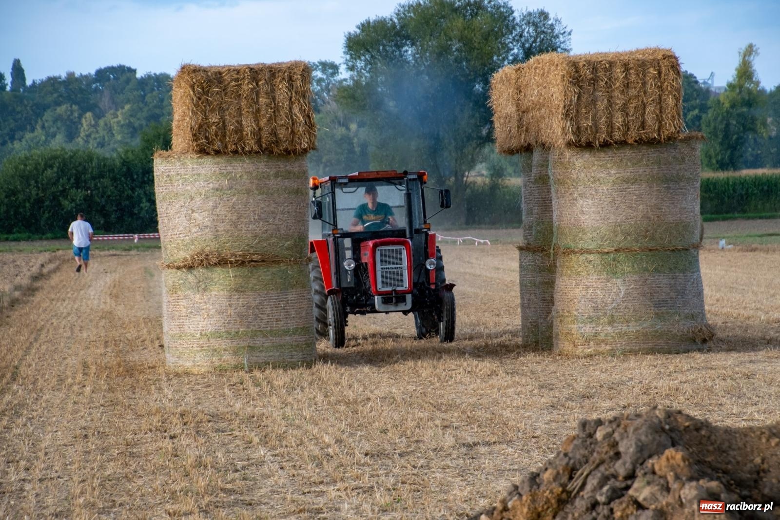 Zdjęcie w galerii na portalu naszraciborz.pl: Zmagania rolniczych potworów, czyli trzydziestki kontra sześćdziesiątki w Bolesławiu [FOTO i WIDEO] wiadomości z regionu