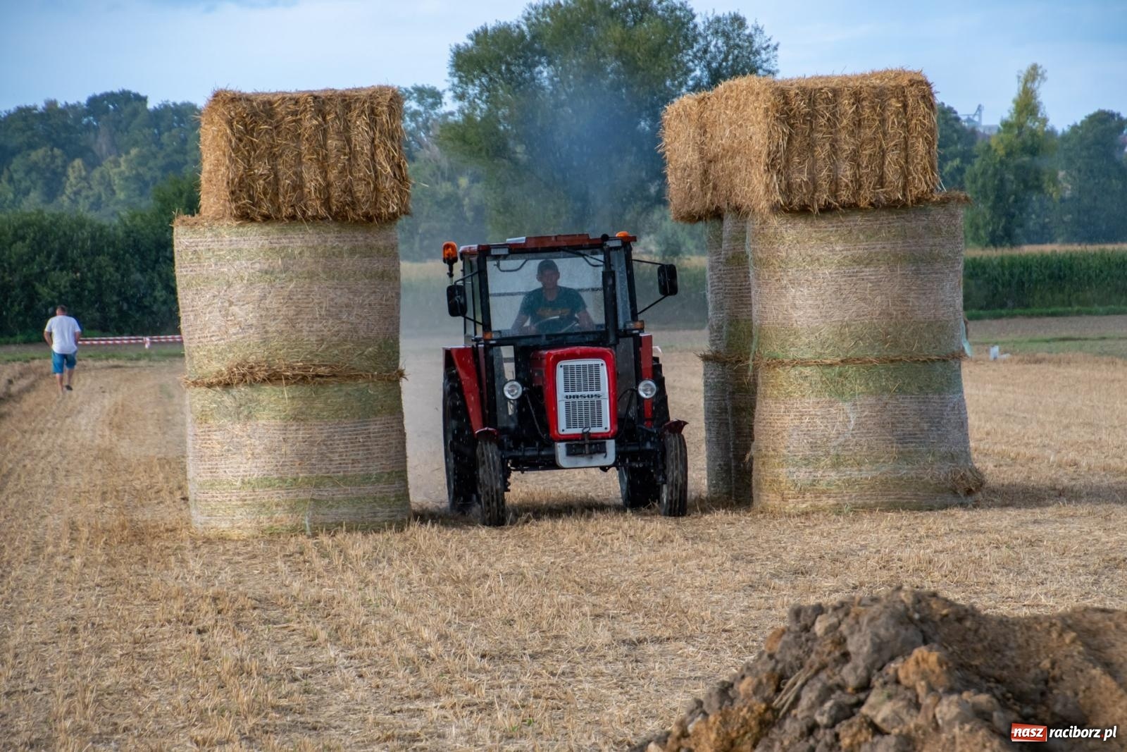 Zdjęcie w galerii na portalu naszraciborz.pl: Zmagania rolniczych potworów, czyli trzydziestki kontra sześćdziesiątki w Bolesławiu [FOTO i WIDEO] wiadomości z regionu