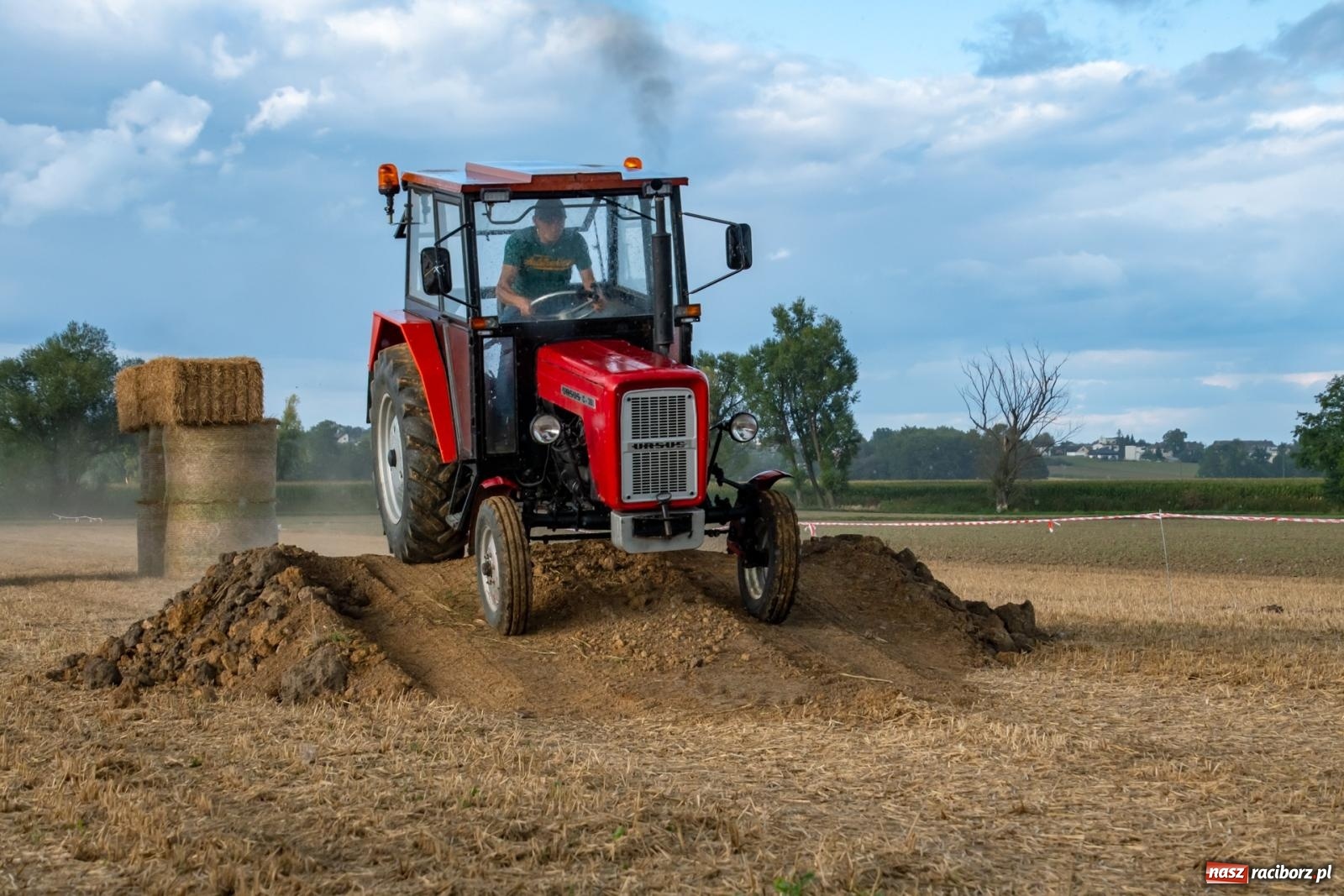 Zdjęcie w galerii na portalu naszraciborz.pl: Zmagania rolniczych potworów, czyli trzydziestki kontra sześćdziesiątki w Bolesławiu [FOTO i WIDEO] wiadomości z regionu