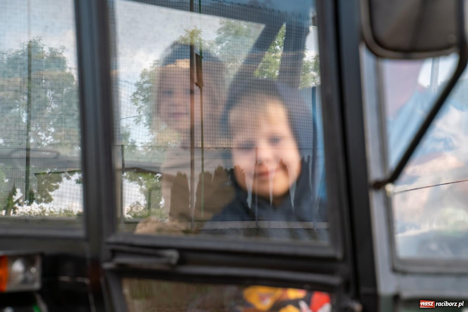 Zdjęcie w galerii na portalu naszraciborz.pl: Zmagania rolniczych potworów, czyli trzydziestki kontra sześćdziesiątki w Bolesławiu [FOTO i WIDEO] wiadomości z regionu