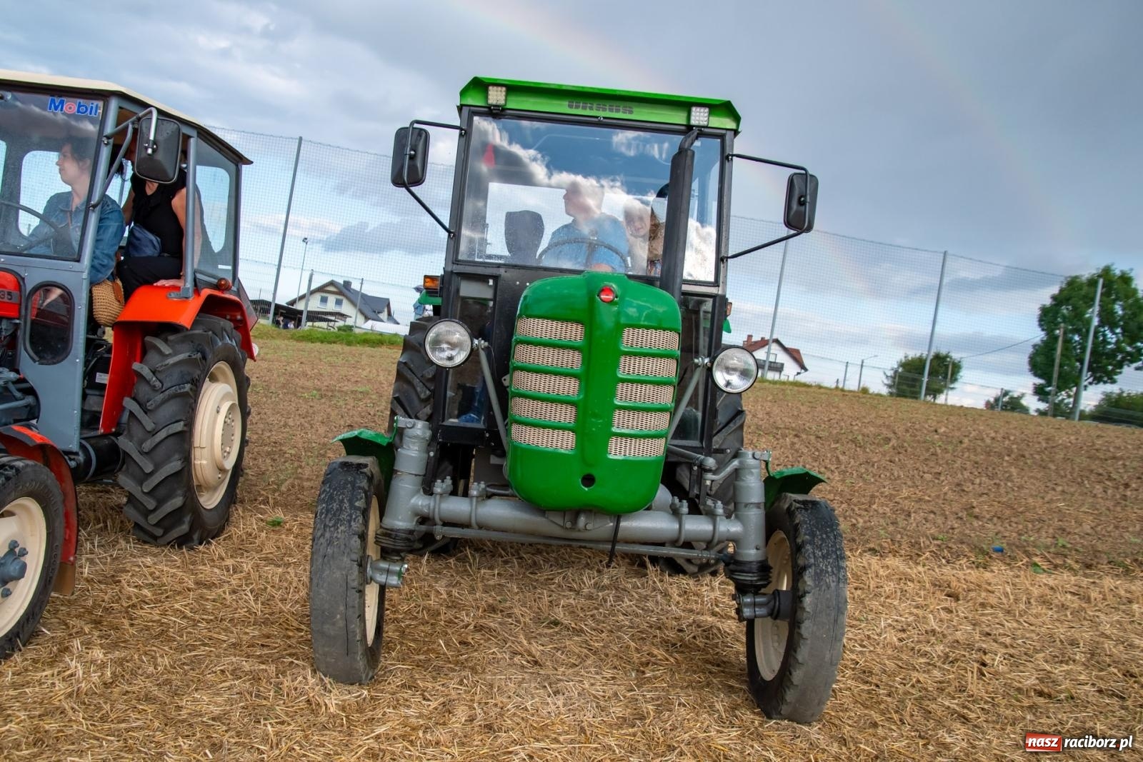 Zdjęcie w galerii na portalu naszraciborz.pl: Zmagania rolniczych potworów, czyli trzydziestki kontra sześćdziesiątki w Bolesławiu [FOTO i WIDEO] wiadomości z regionu