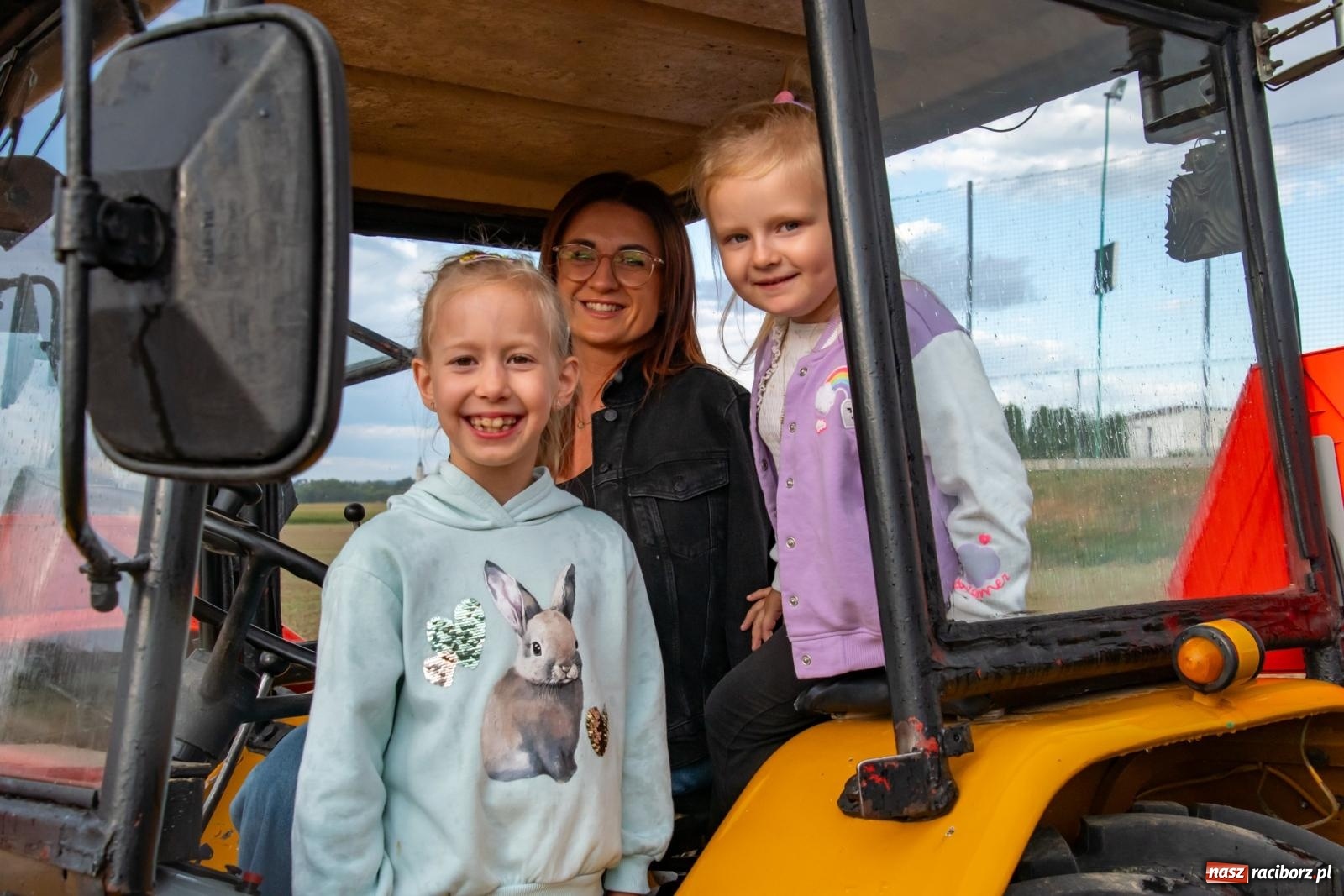 Zdjęcie w galerii na portalu naszraciborz.pl: Zmagania rolniczych potworów, czyli trzydziestki kontra sześćdziesiątki w Bolesławiu [FOTO i WIDEO] wiadomości z regionu
