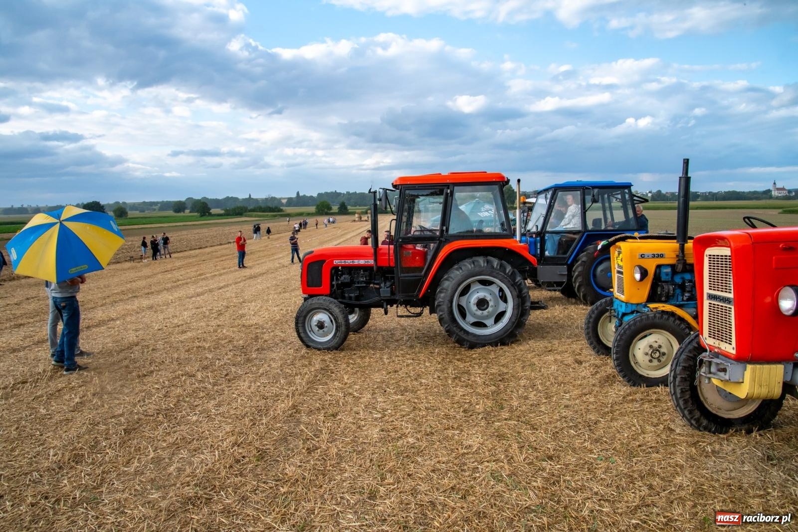 Zdjęcie w galerii na portalu naszraciborz.pl: Zmagania rolniczych potworów, czyli trzydziestki kontra sześćdziesiątki w Bolesławiu [FOTO i WIDEO] wiadomości z regionu