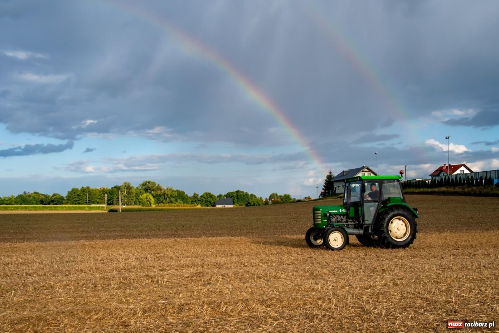 Zdjęcie w galerii na portalu naszraciborz.pl: Zmagania rolniczych potworów, czyli trzydziestki kontra sześćdziesiątki w Bolesławiu [FOTO i WIDEO] wiadomości z regionu