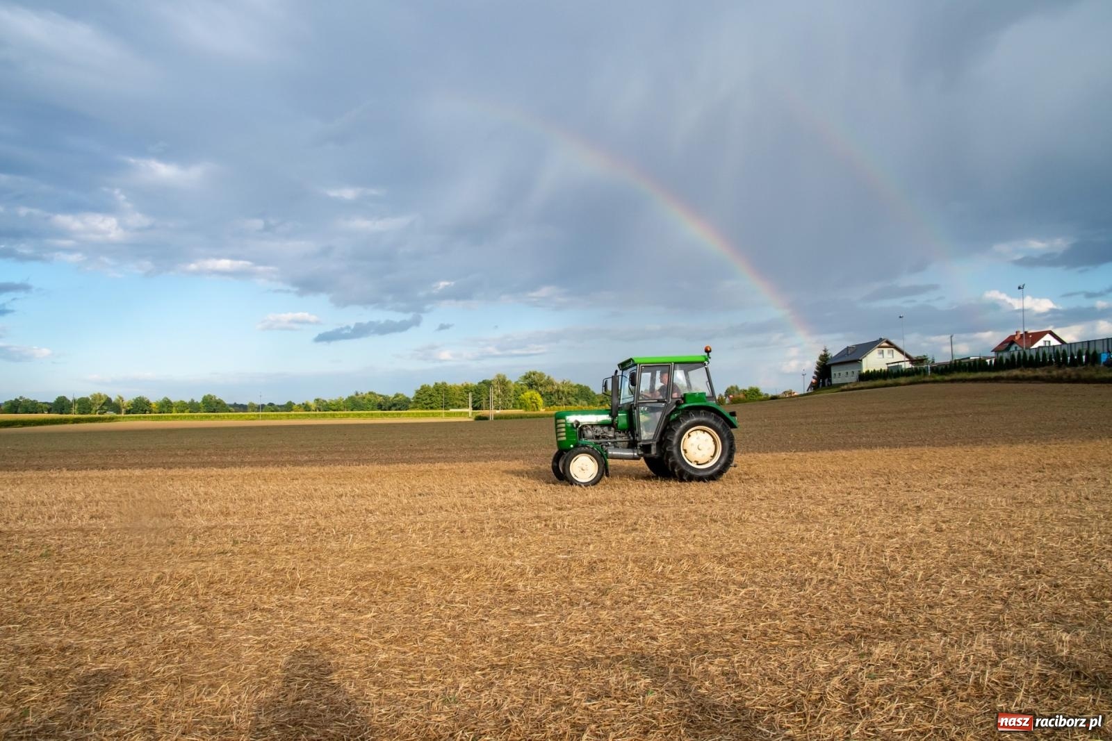 Zdjęcie w galerii na portalu naszraciborz.pl: Zmagania rolniczych potworów, czyli trzydziestki kontra sześćdziesiątki w Bolesławiu [FOTO i WIDEO] wiadomości z regionu
