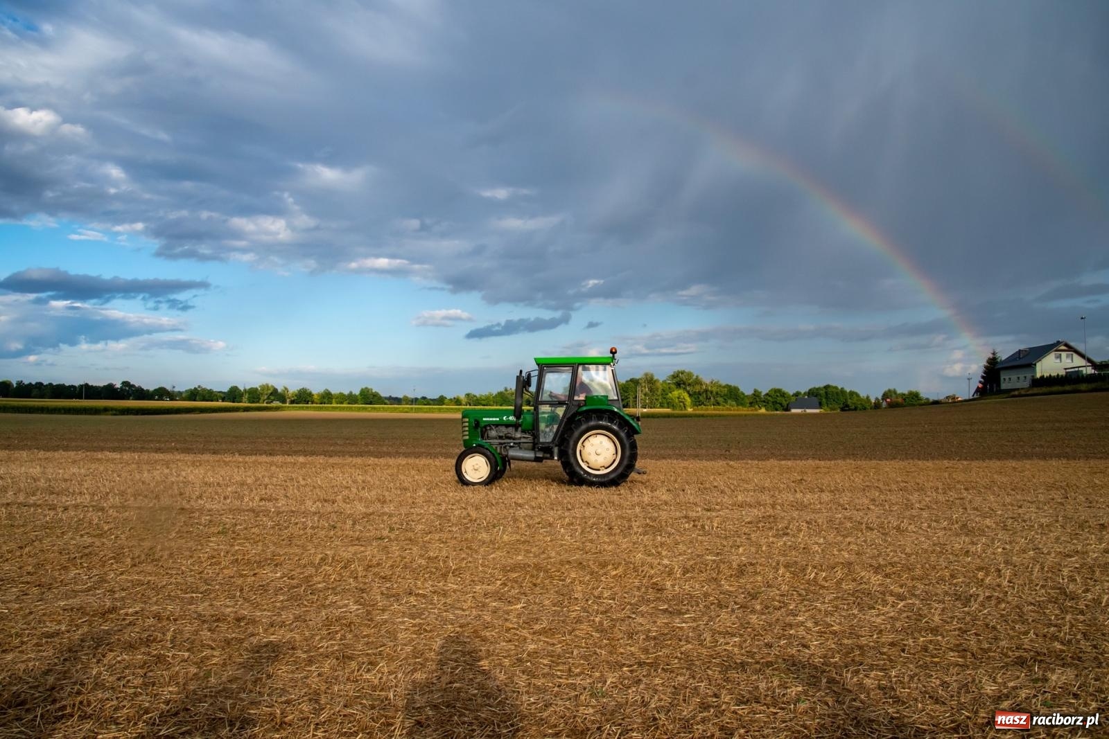 Zdjęcie w galerii na portalu naszraciborz.pl: Zmagania rolniczych potworów, czyli trzydziestki kontra sześćdziesiątki w Bolesławiu [FOTO i WIDEO] wiadomości z regionu
