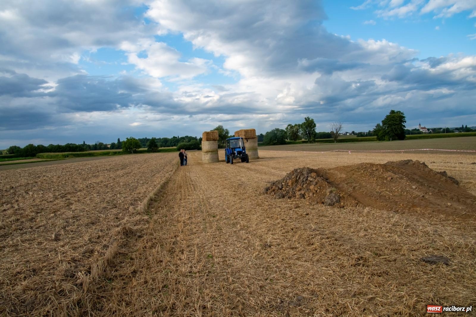 Zdjęcie w galerii na portalu naszraciborz.pl: Zmagania rolniczych potworów, czyli trzydziestki kontra sześćdziesiątki w Bolesławiu [FOTO i WIDEO] wiadomości z regionu