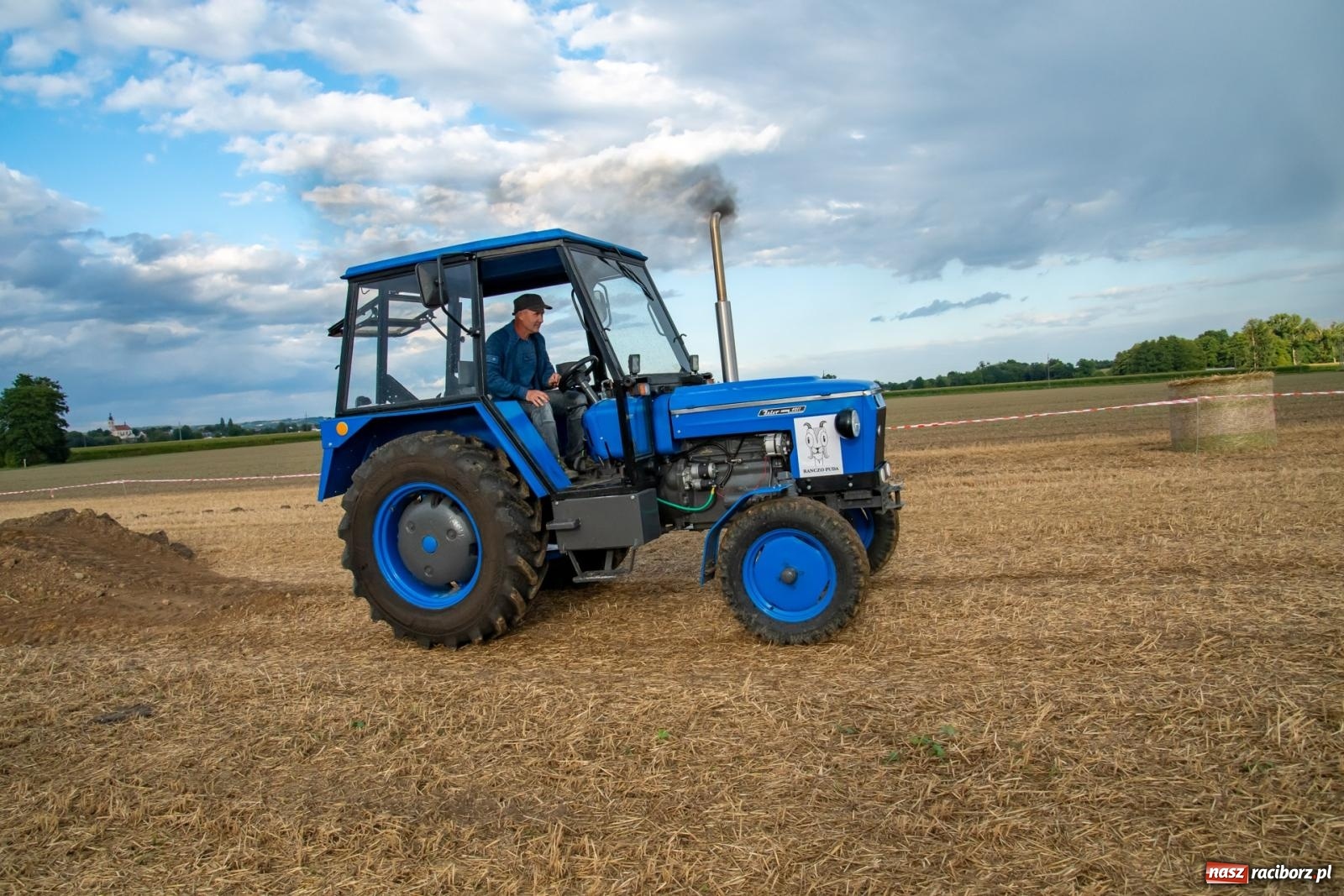 Zdjęcie w galerii na portalu naszraciborz.pl: Zmagania rolniczych potworów, czyli trzydziestki kontra sześćdziesiątki w Bolesławiu [FOTO i WIDEO] wiadomości z regionu