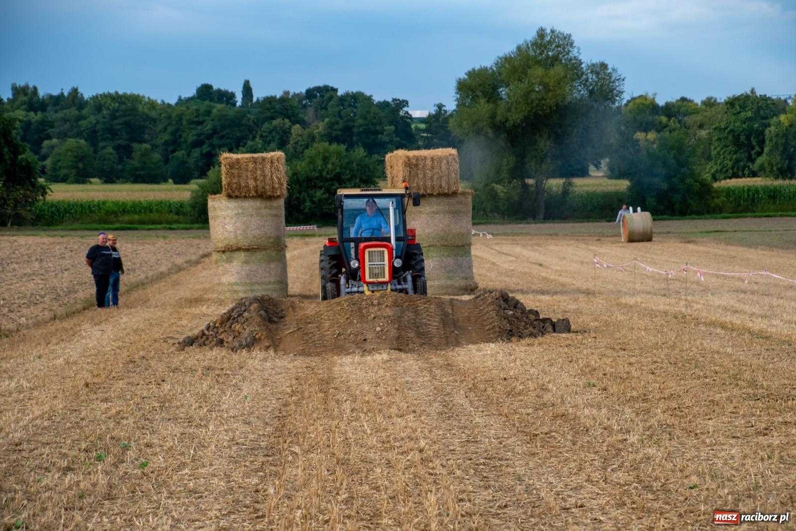 Zdjęcie w galerii na portalu naszraciborz.pl: Zmagania rolniczych potworów, czyli trzydziestki kontra sześćdziesiątki w Bolesławiu [FOTO i WIDEO] wiadomości z regionu