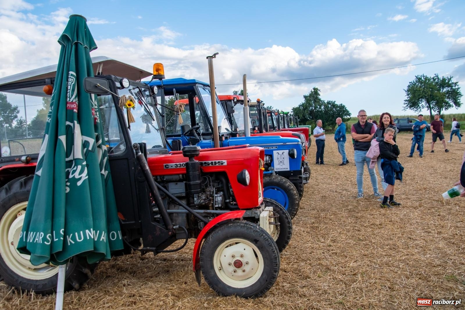 Zdjęcie w galerii na portalu naszraciborz.pl: Zmagania rolniczych potworów, czyli trzydziestki kontra sześćdziesiątki w Bolesławiu [FOTO i WIDEO] wiadomości z regionu