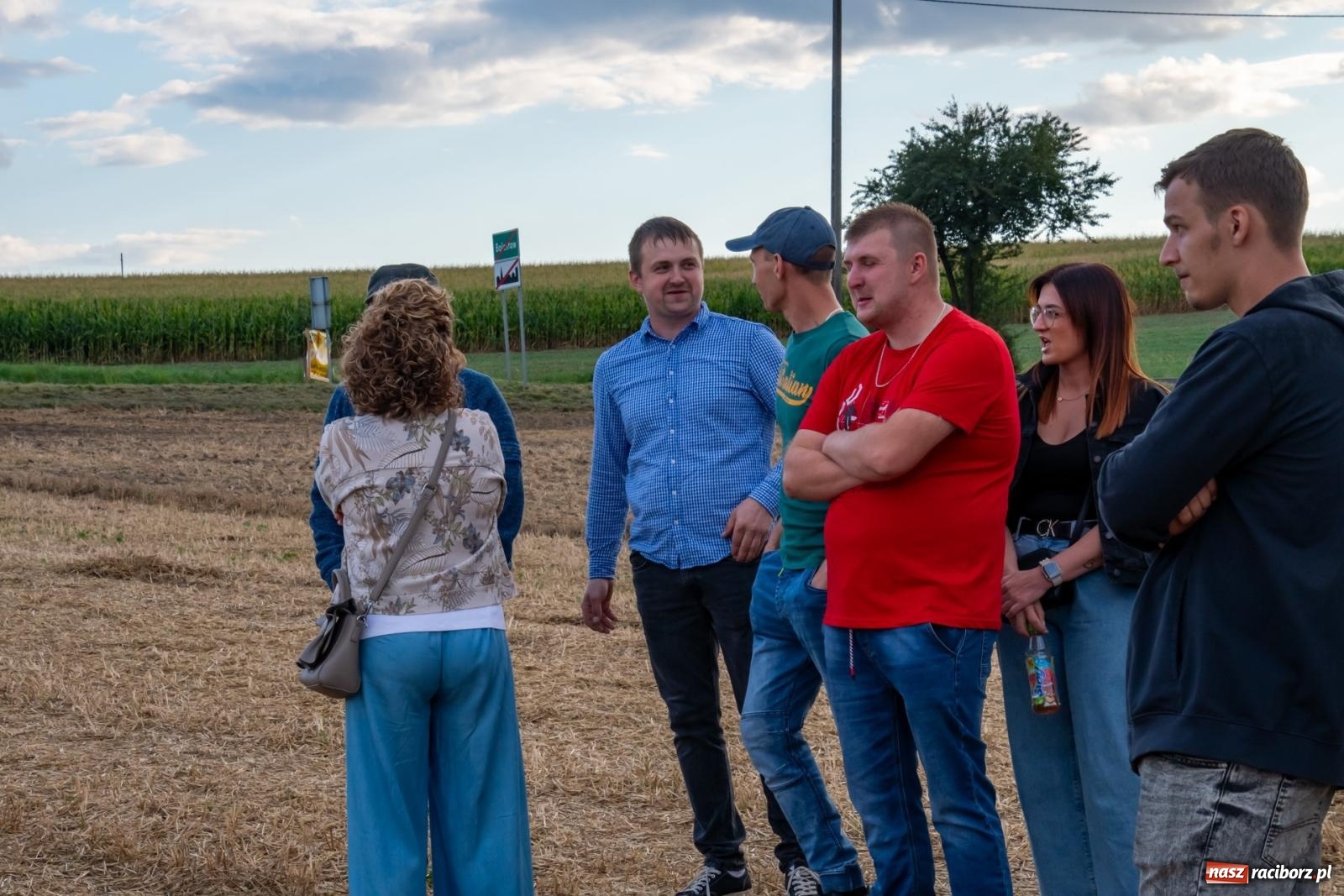 Zdjęcie w galerii na portalu naszraciborz.pl: Zmagania rolniczych potworów, czyli trzydziestki kontra sześćdziesiątki w Bolesławiu [FOTO i WIDEO] wiadomości z regionu