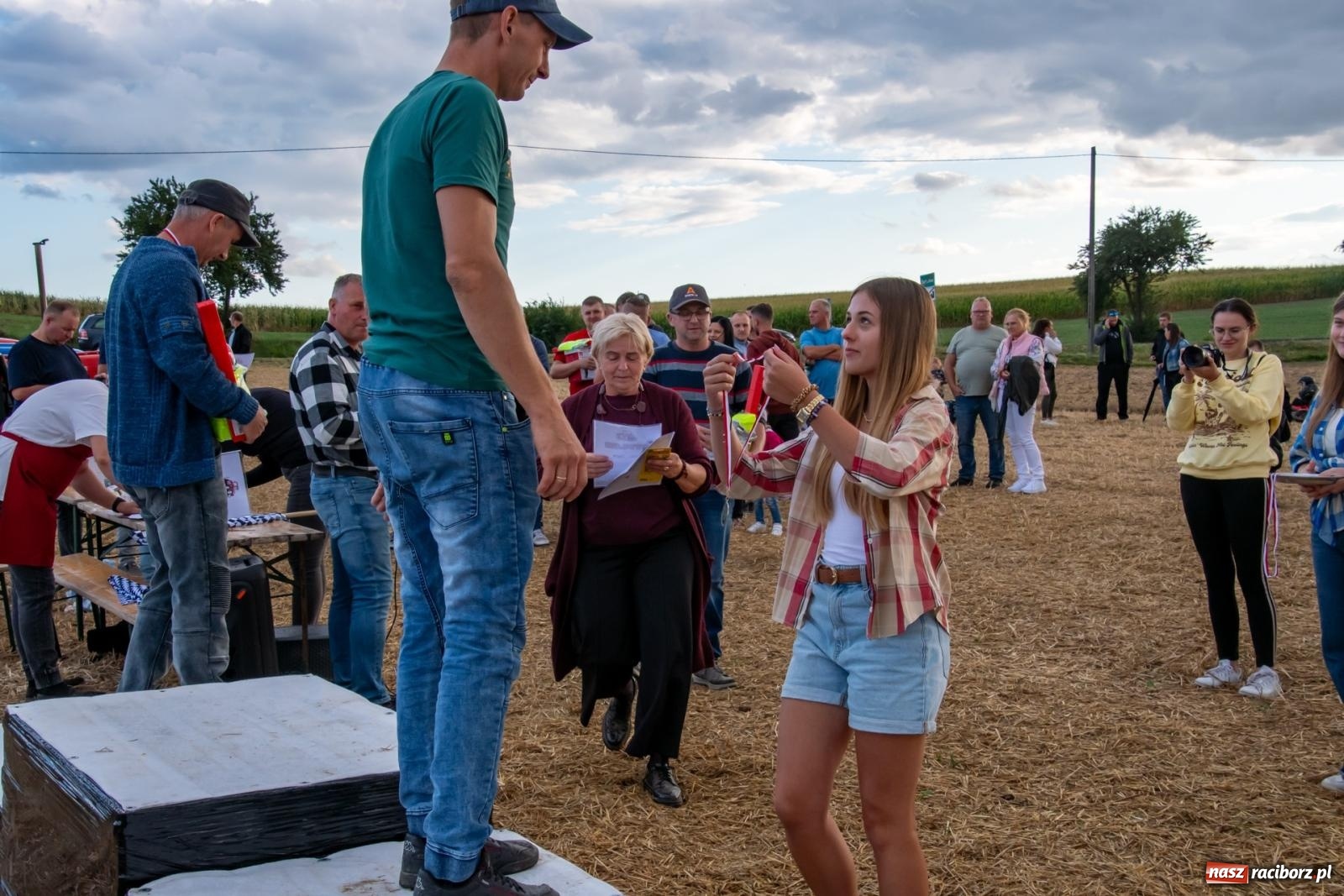 Zdjęcie w galerii na portalu naszraciborz.pl: Zmagania rolniczych potworów, czyli trzydziestki kontra sześćdziesiątki w Bolesławiu [FOTO i WIDEO] wiadomości z regionu
