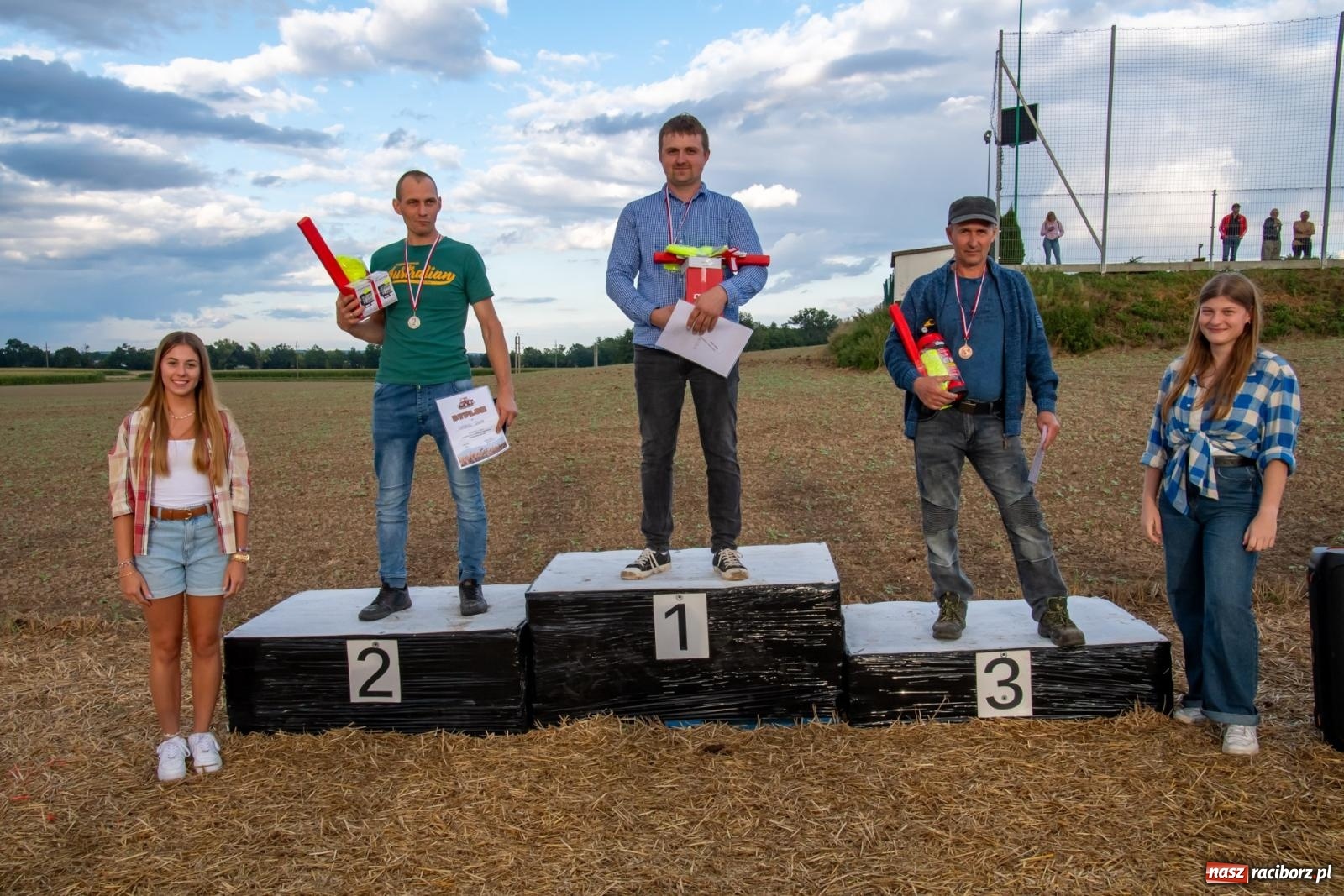 Zdjęcie w galerii na portalu naszraciborz.pl: Zmagania rolniczych potworów, czyli trzydziestki kontra sześćdziesiątki w Bolesławiu [FOTO i WIDEO] wiadomości z regionu