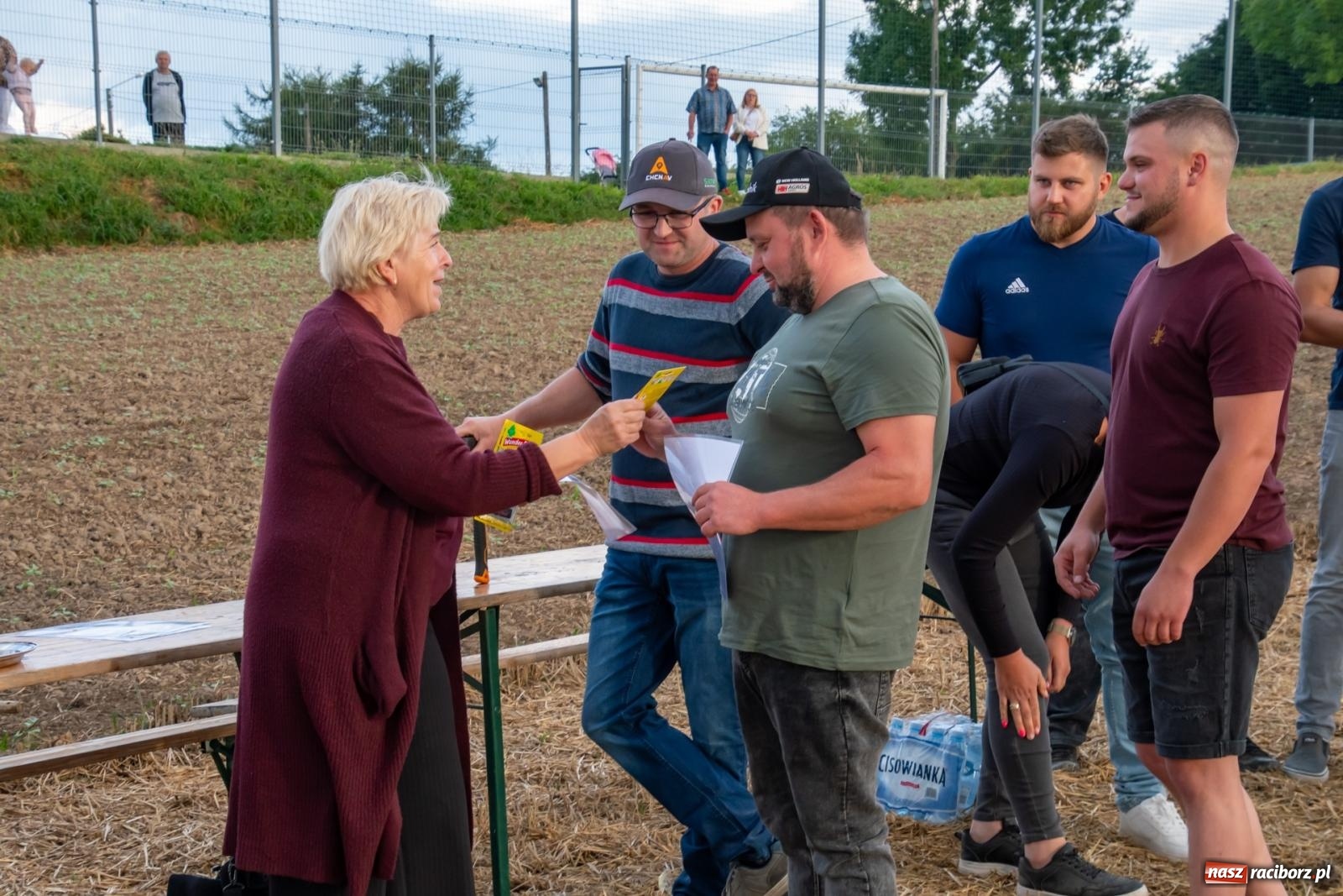 Zdjęcie w galerii na portalu naszraciborz.pl: Zmagania rolniczych potworów, czyli trzydziestki kontra sześćdziesiątki w Bolesławiu [FOTO i WIDEO] wiadomości z regionu