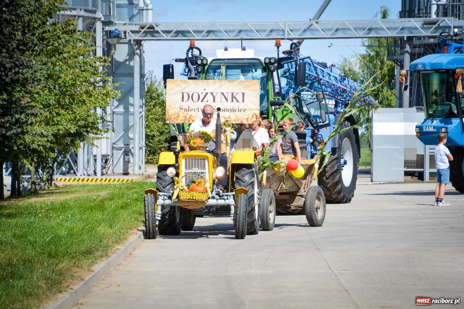 Zdjęcie w galerii na portalu naszraciborz.pl: Dożynki parafii Modzurów w Szonowicach – święto plonów i tradycji wiadomości z regionu