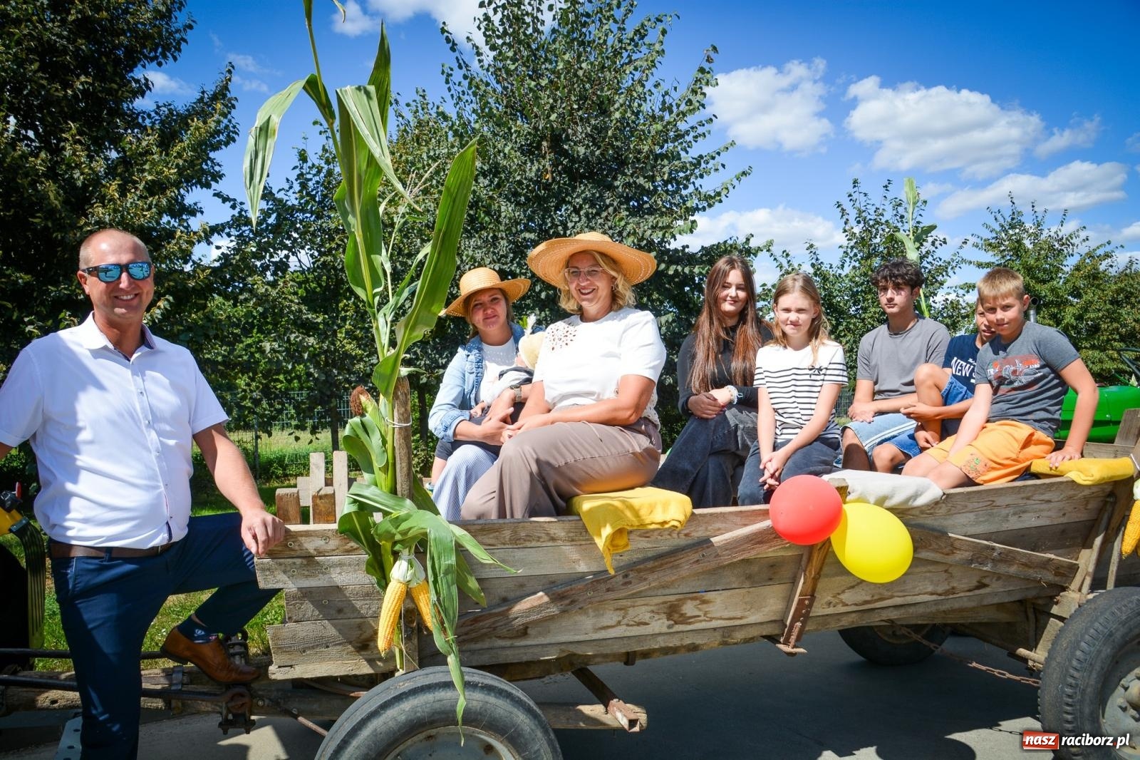 Zdjęcie w galerii na portalu naszraciborz.pl: Dożynki parafii Modzurów w Szonowicach – święto plonów i tradycji wiadomości z regionu