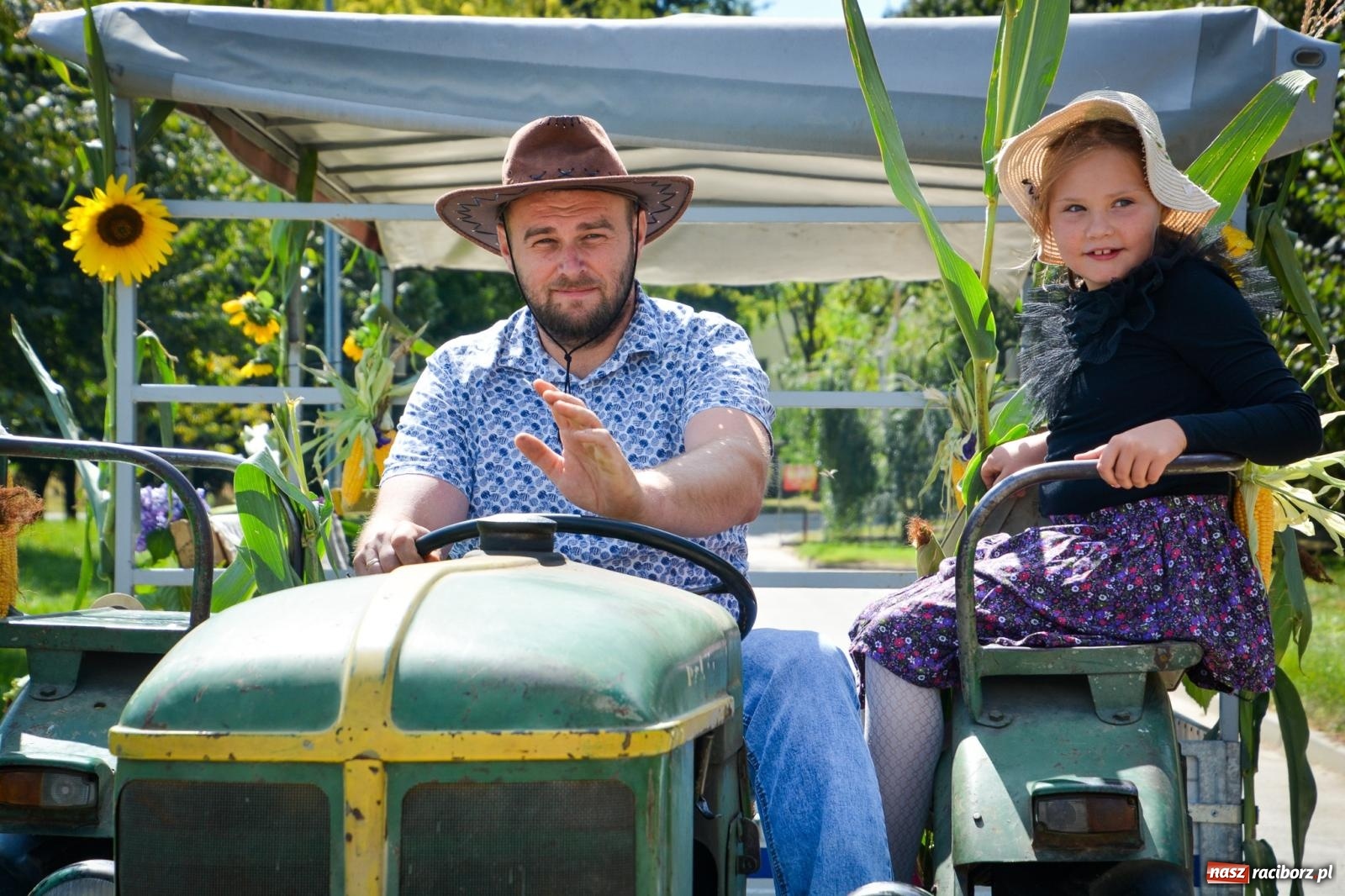 Zdjęcie w galerii na portalu naszraciborz.pl: Dożynki parafii Modzurów w Szonowicach – święto plonów i tradycji wiadomości z regionu
